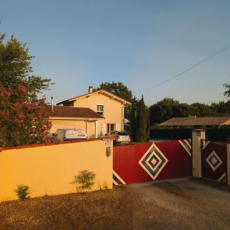 Bleue Avec Piscine Apartamento *