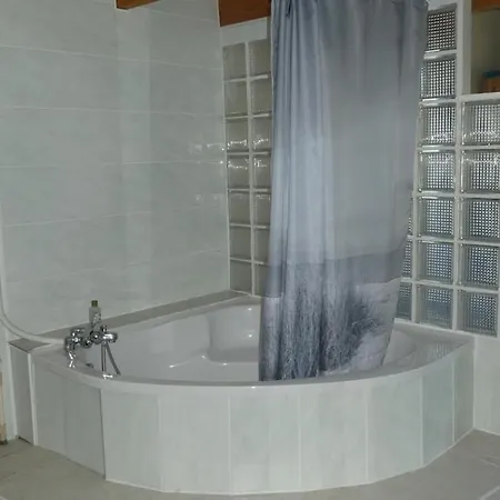 Bleue Avec Piscine Apartamento